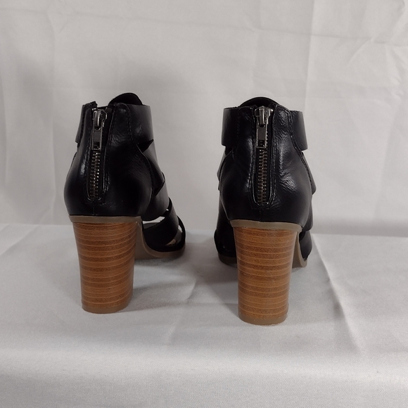 New Direction - Picture 3 of 6